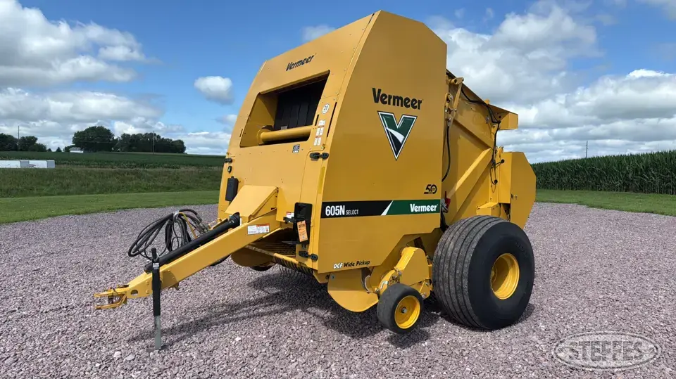 2021 Vermeer 605N Select Round Baler