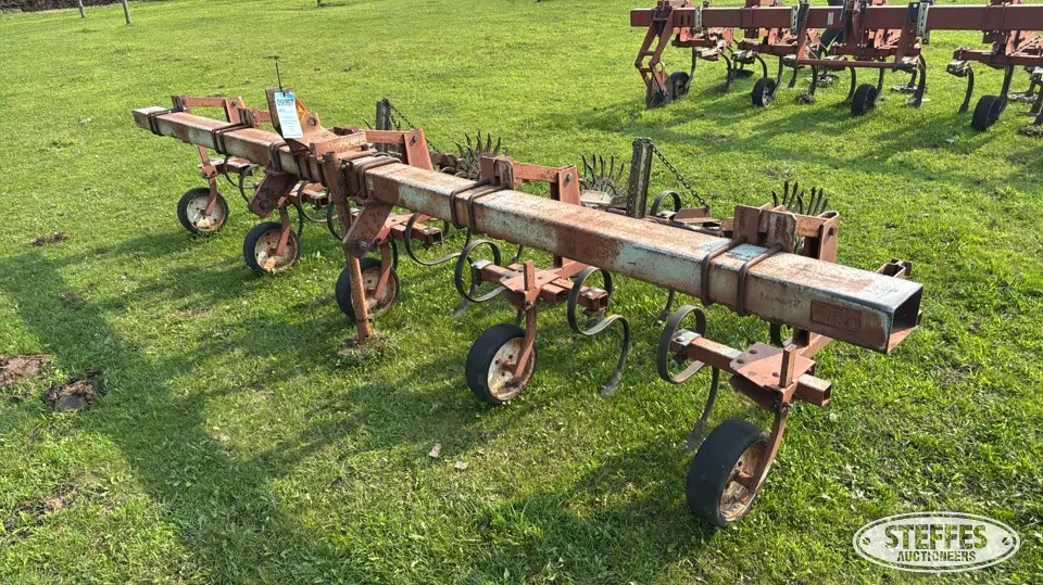Westgo row crop cultivator