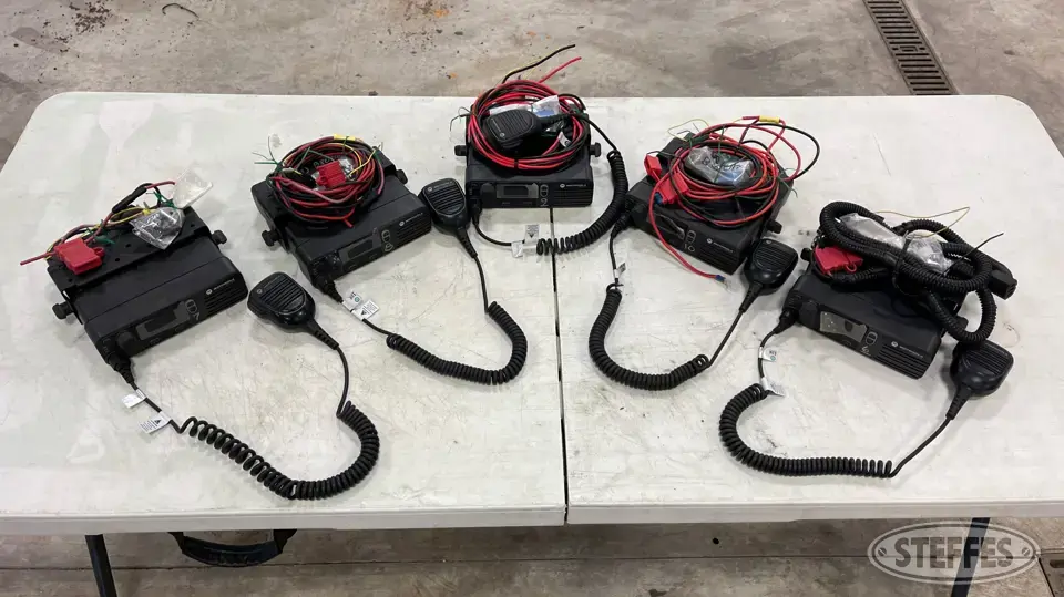 (5) Motorola UHF business band radios