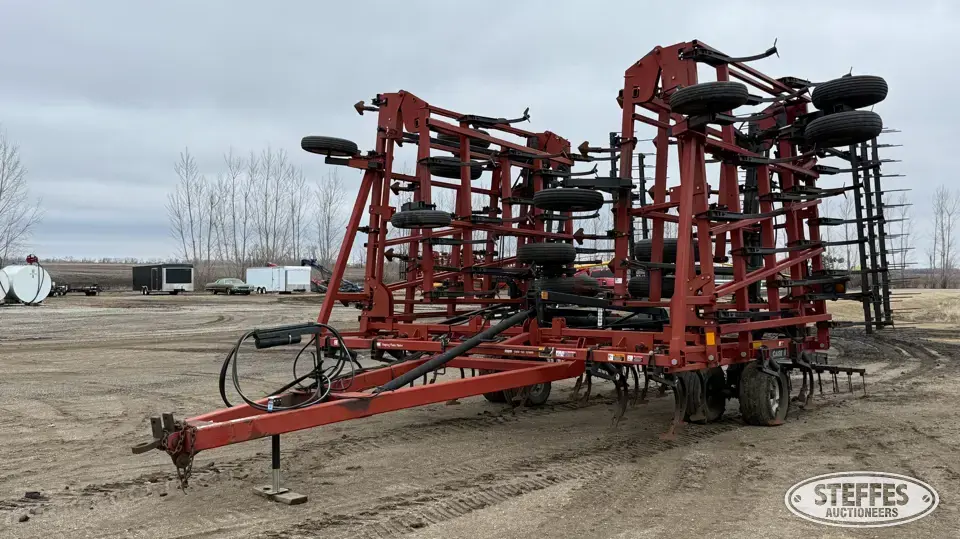 2004 Case IH Tiger-Mate II Field Cultivator