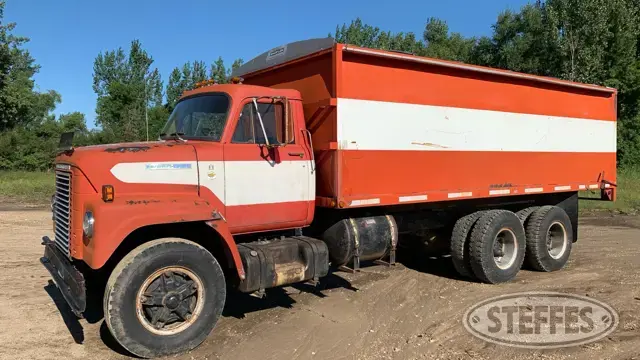 1974 International Fleetstar 1910