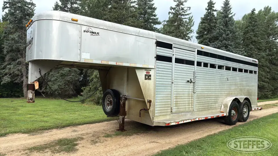 2004 Sooner SR220 Gooseneck Livestock Trailer