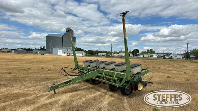 John Deere 7000