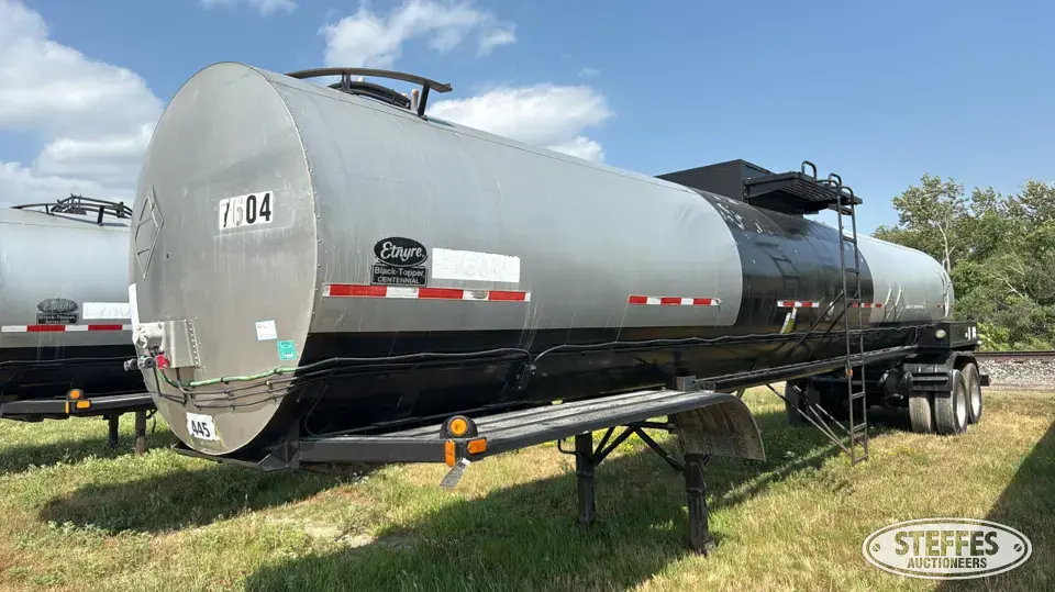 1999 E.D. Etnyre & CO CT-1040 Black Topper Centennial Tank Trailer