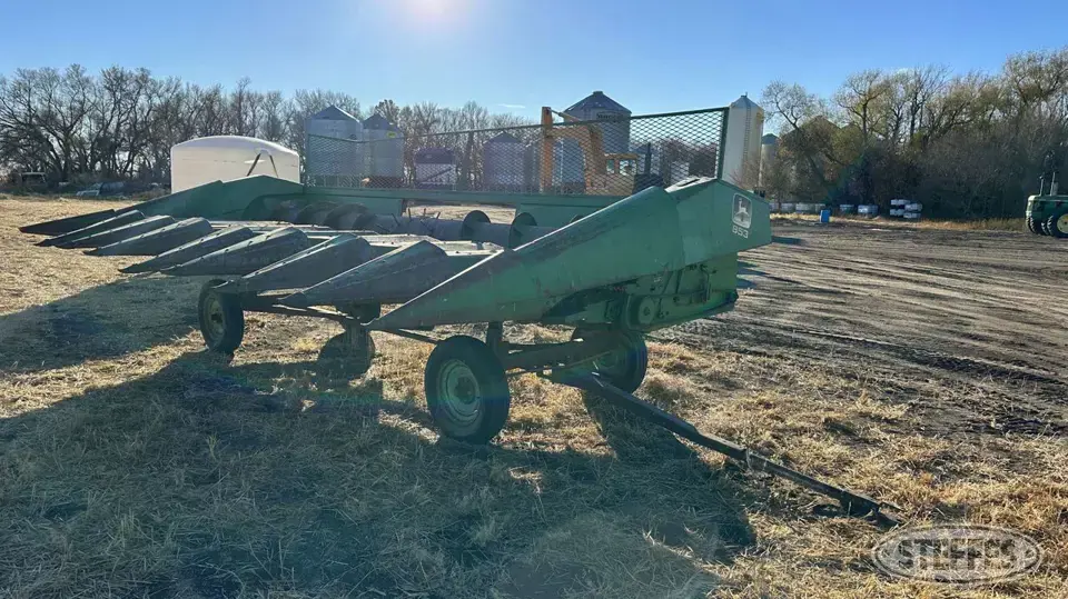 John Deere 853 Sunflower Head