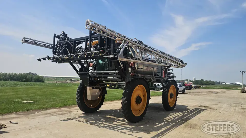 2016 Hagie STS16 Self-Propelled Sprayer