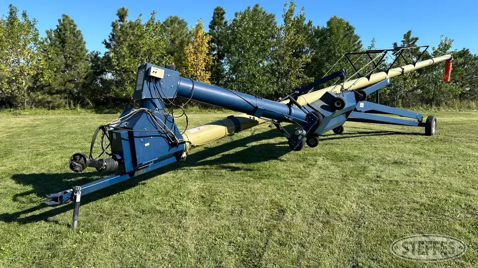 2018 Harvest International H1382 Swing Hopper Auger