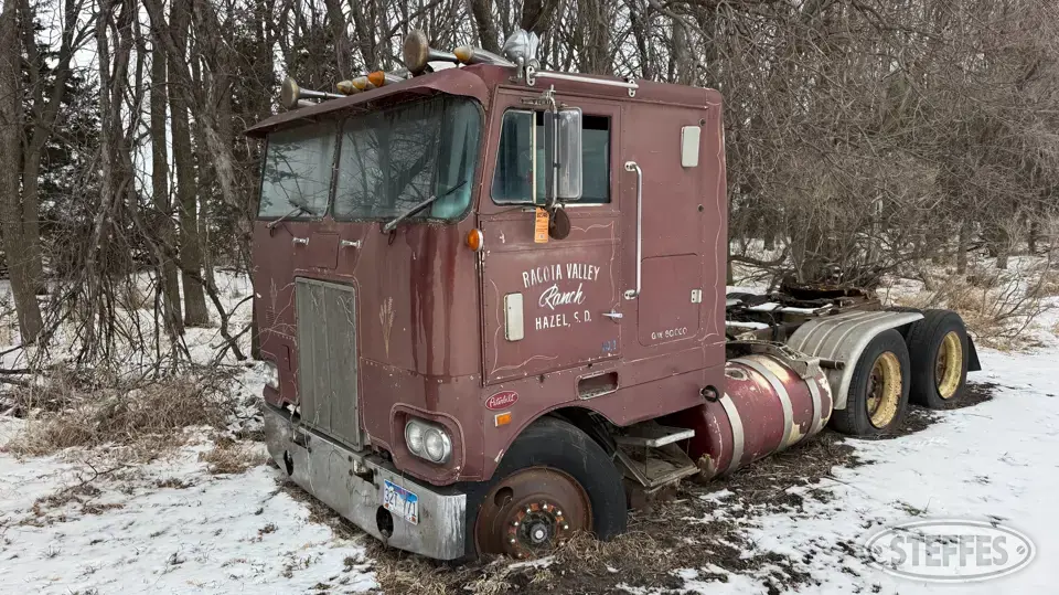 1979 Peterbilt 352 Cabover Truck without Sleeper