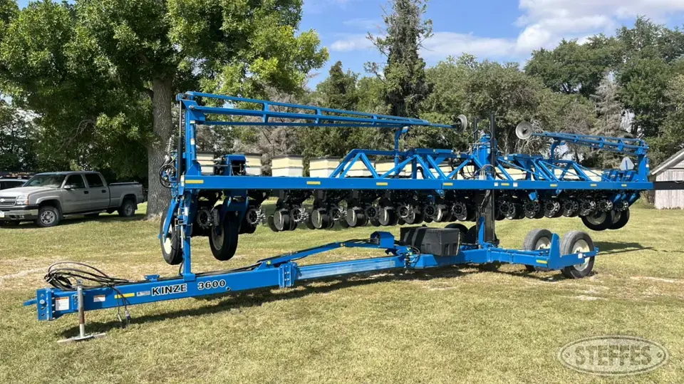 2005 Kinze 3600 12 or More Row Planter