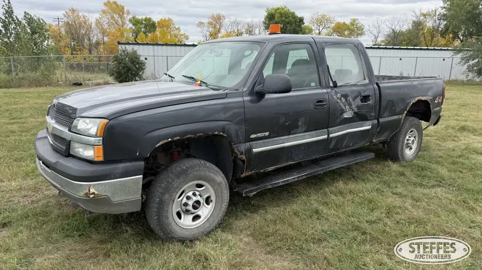 2004 Chevrolet Silverado 2500 LT 3 Quarter Ton Pickup