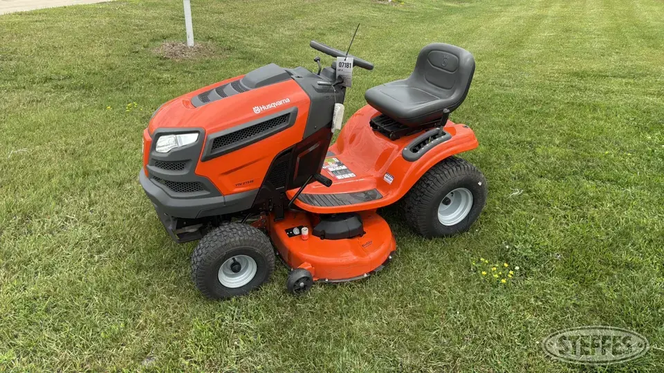 Husqvarna YTH 21546 Lawn Tractor