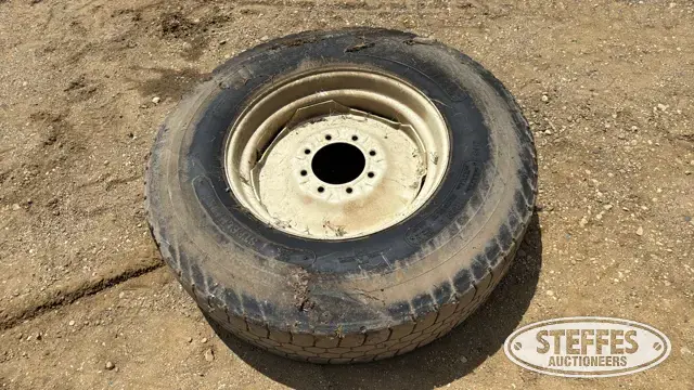 (1) Steelmark 11R22.5 tire