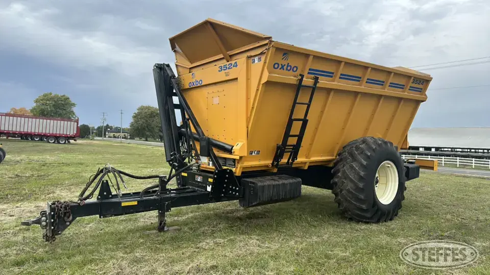 2018 Oxbo 3524F Dump Cart