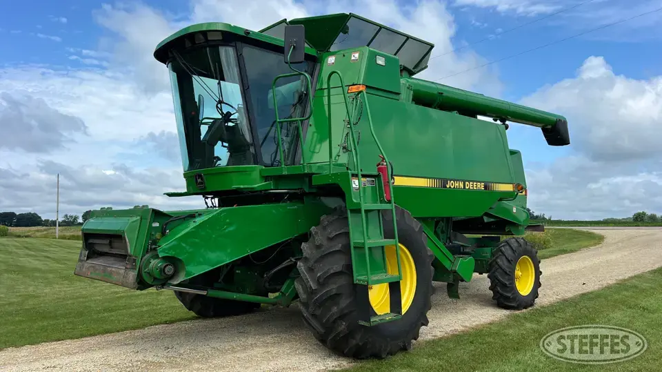 1996 John Deere 9500 Combine