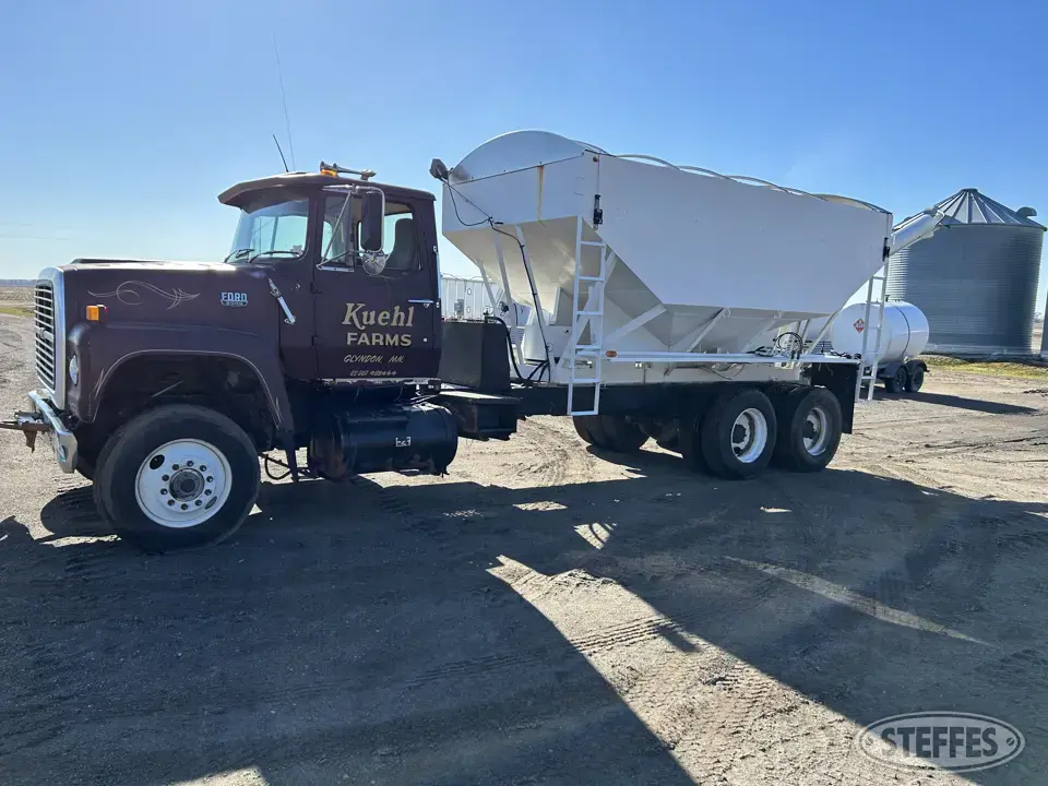 1983 Ford L9000 Tender Truck