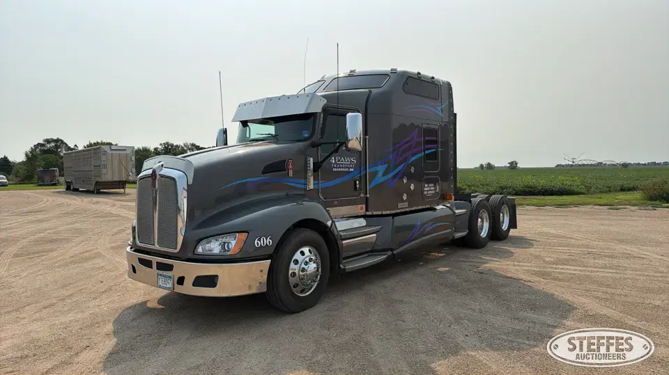 2009 Kenworth T660 Conventional Truck with Sleeper