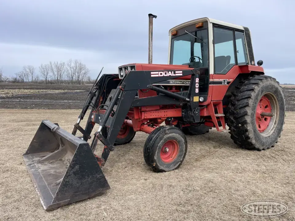 1980 International 1086 2WD Tractor