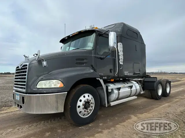 2004 Mack CX613