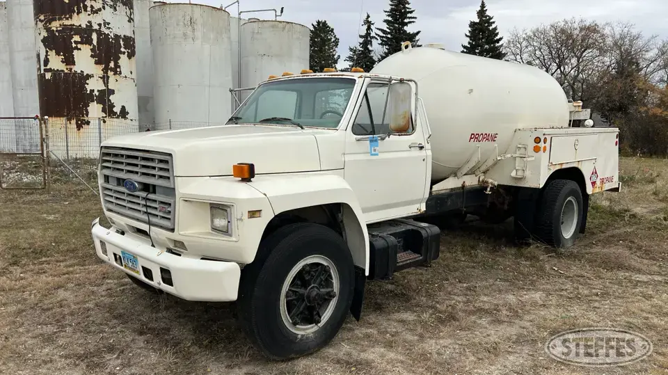 1986 Ford F700 Tank Truck
