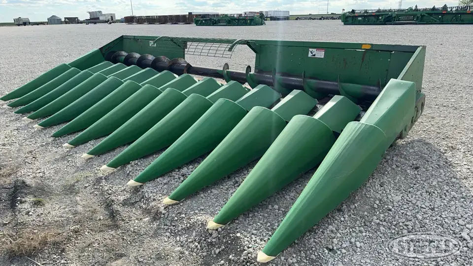 John Deere 843 Corn Head