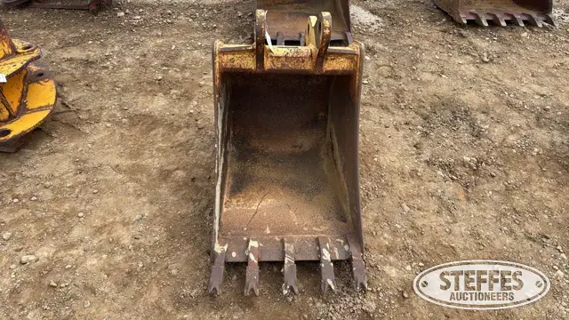 Deere loader backhoe bucket