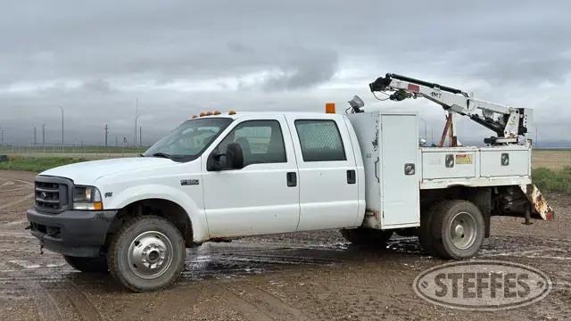 2004 Ford F-550 XL