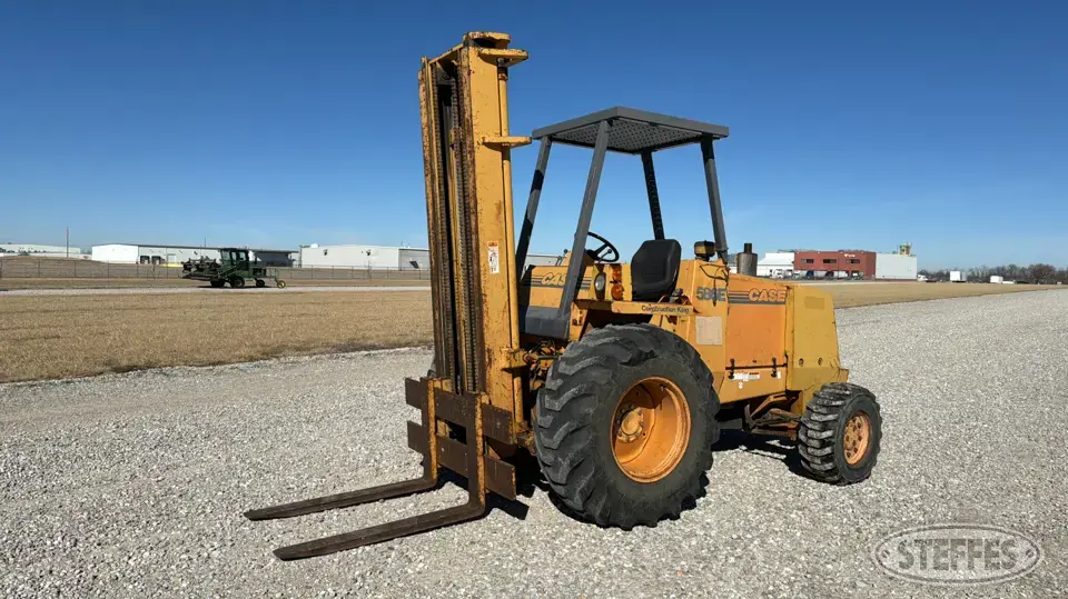 Case 586E Rough Terrain Forklift