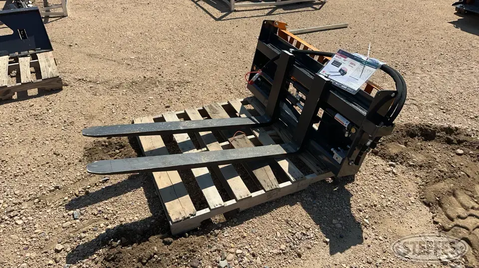 Wolverine PFA-11-3300G Skid Steer Fork