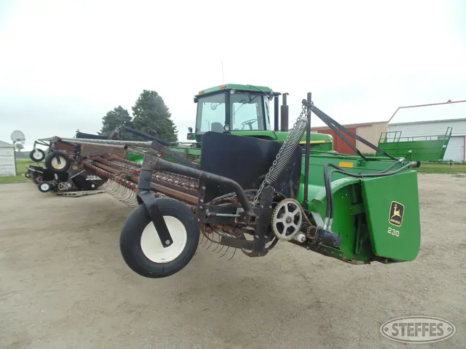 1981 John Deere 230 Edible Bean Head