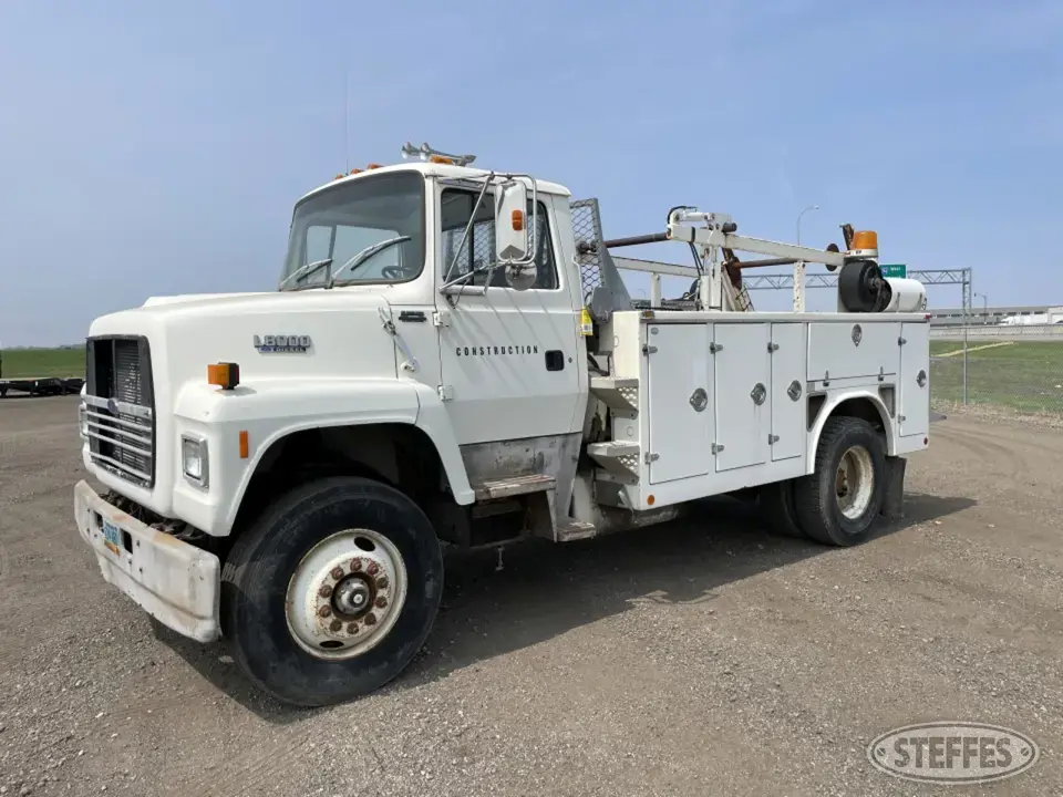 1992 Ford L8000 Specialty Truck