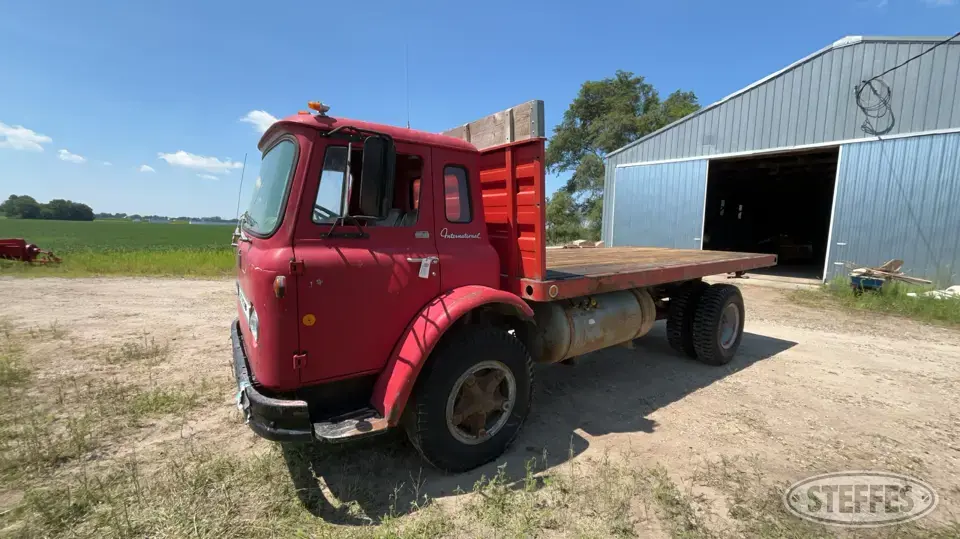 1969 International CO 1800 Flatbed Truck