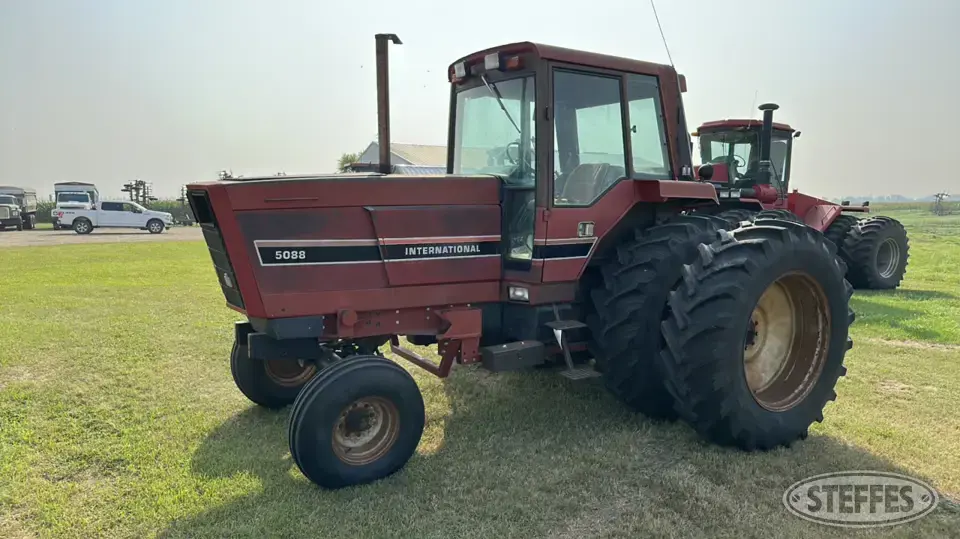 1981 IHC 5088 2WD Tractor