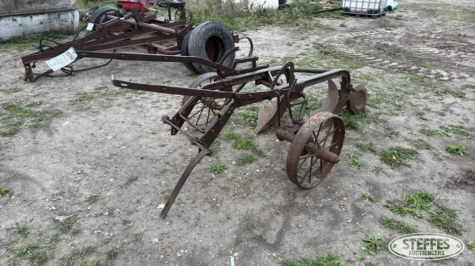 Case IH 2-bottom plow