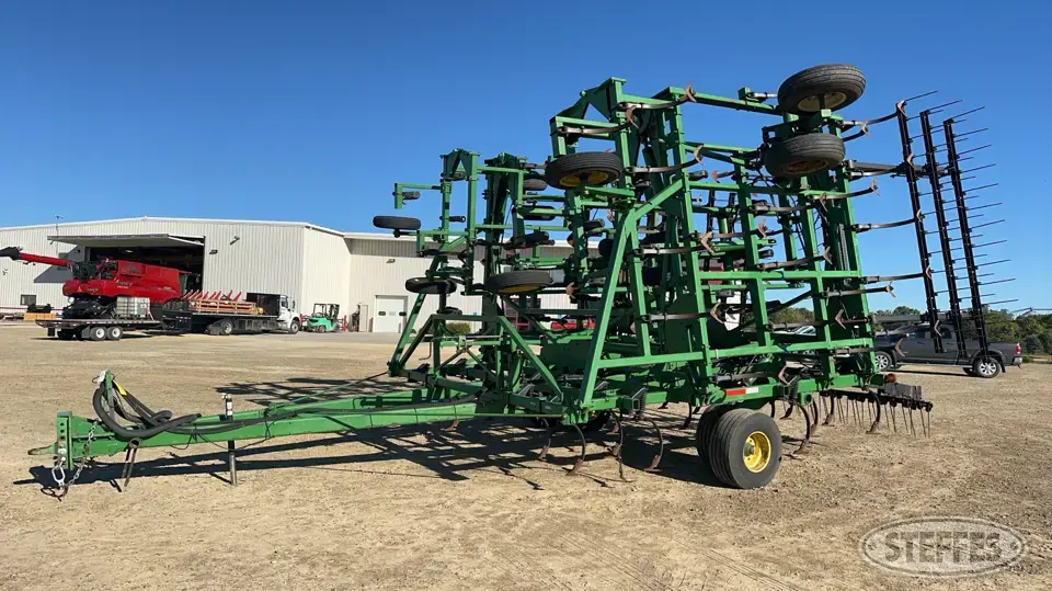 2002 John Deere 985 Field Cultivator