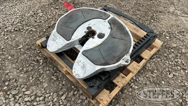 Holland sliding 5th wheel plate