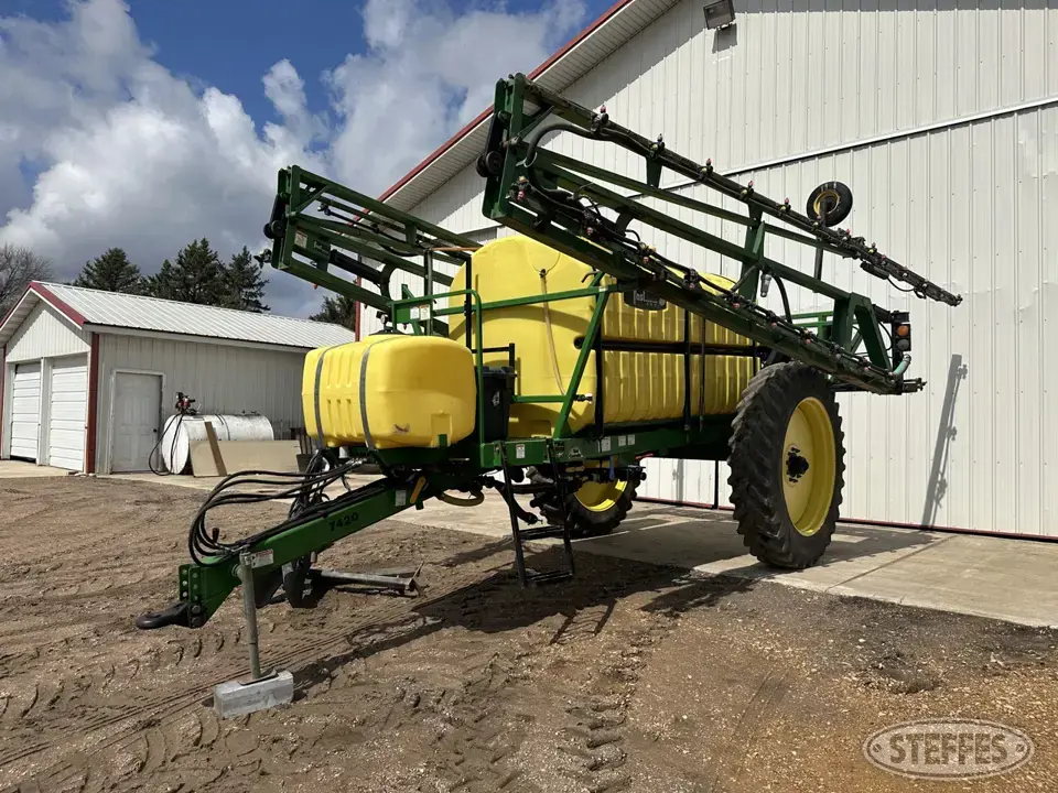 Fast 7420 Pull-Type Sprayer