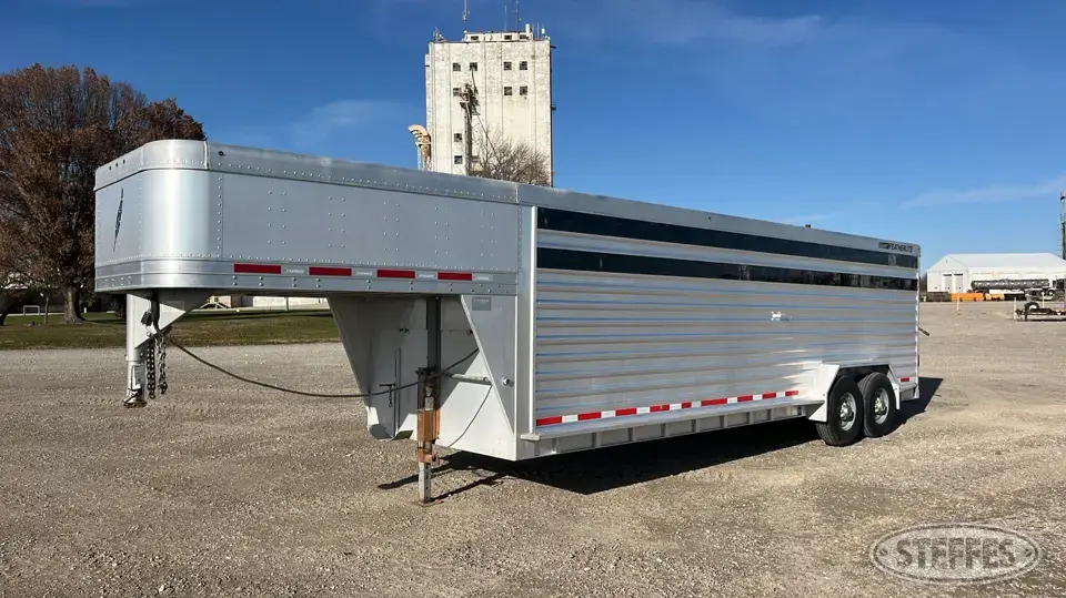 2011 Featherlite 8127-0024 Gooseneck Livestock Trailer