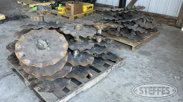 (29) Wil-Rich double coulter attachments