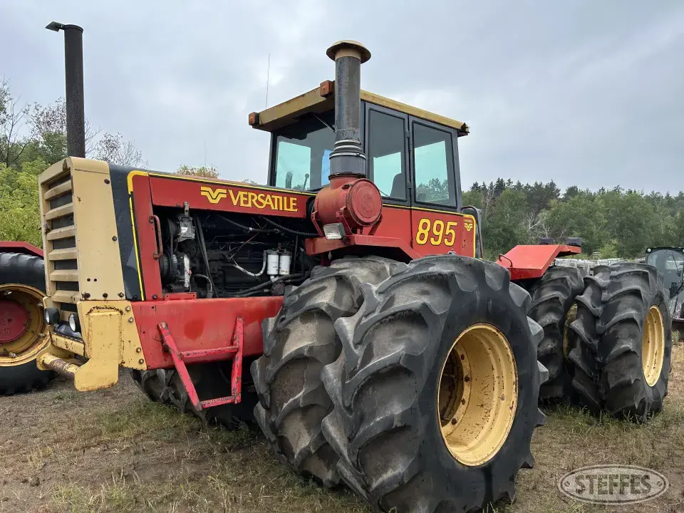 1980 Versatile 895 4WD Tractor
