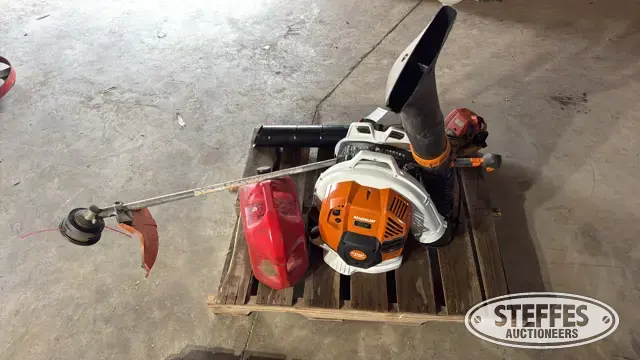 Leaf blower & weed trimmer
