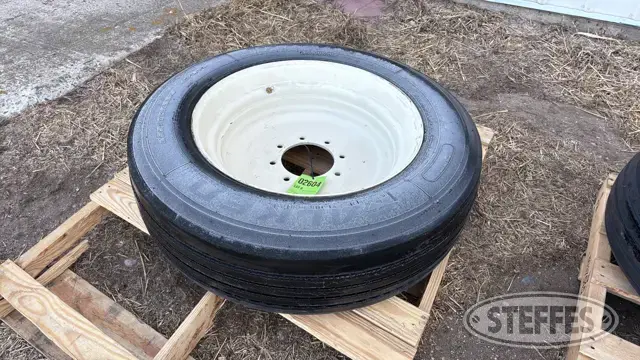 Falken 255/70R22.5 tire