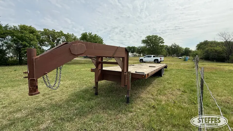 Shop-built tandem axle gooseneck equipment trailer Flatbed Trailer