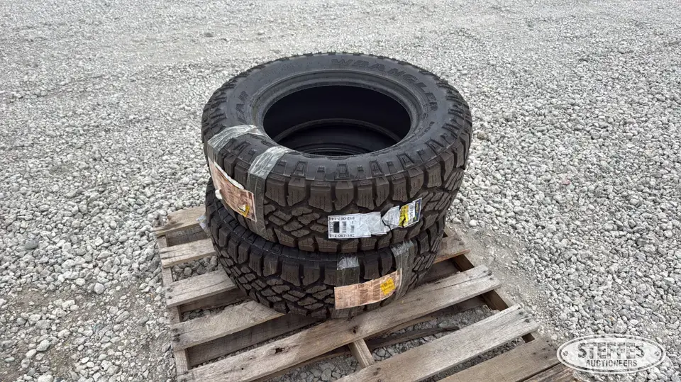 (2) Goodyear Wrangler DuraTrac 275/65R18 tires Passenger-Light Truck Tire