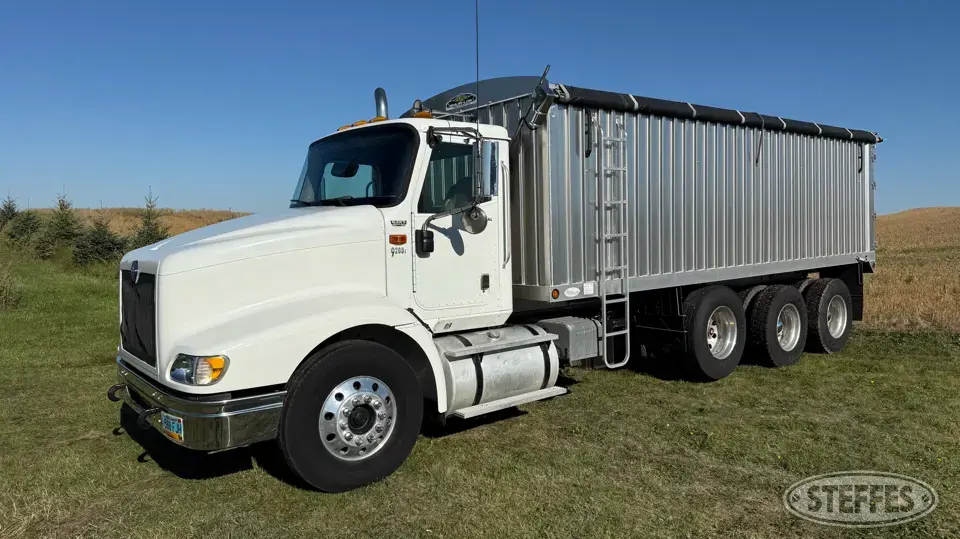 2003 International 9200i Grain Truck