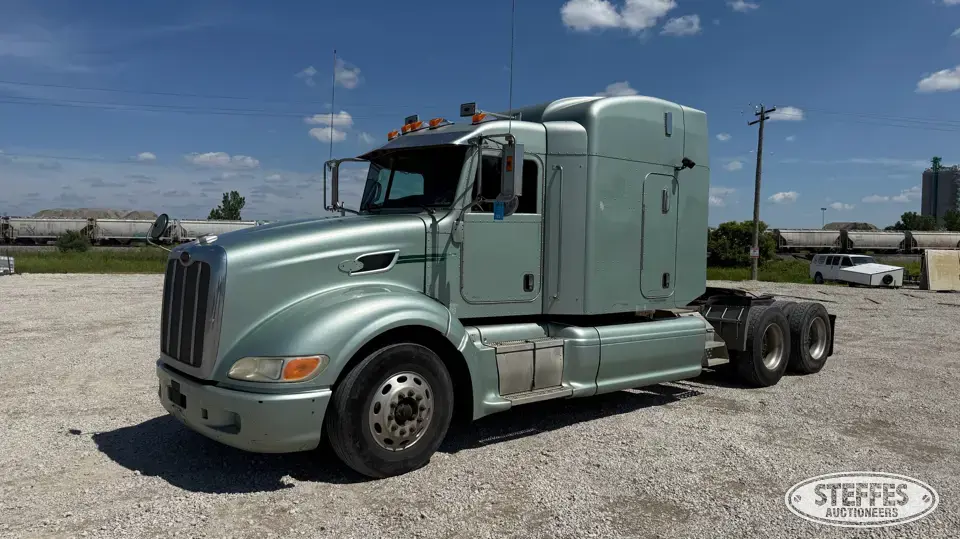 2007 Peterbilt 386 Conventional Truck with Sleeper