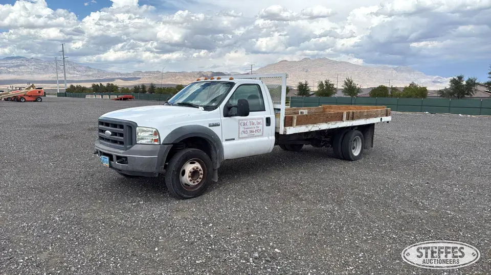 2005 Ford F-550 Flatbed Truck