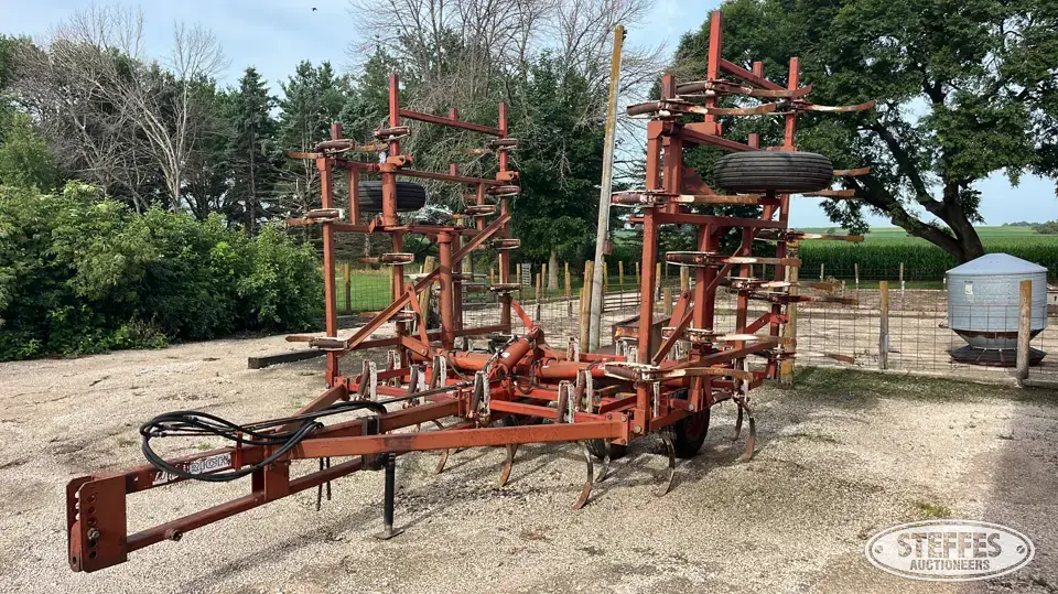Wil-Rich Chisel Plow
