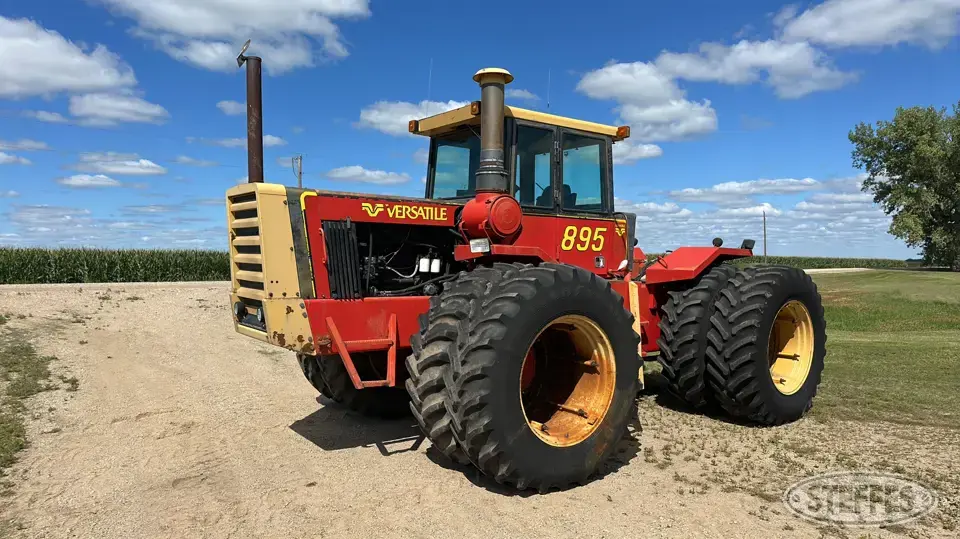 1980 Versatile 895 4WD Tractor