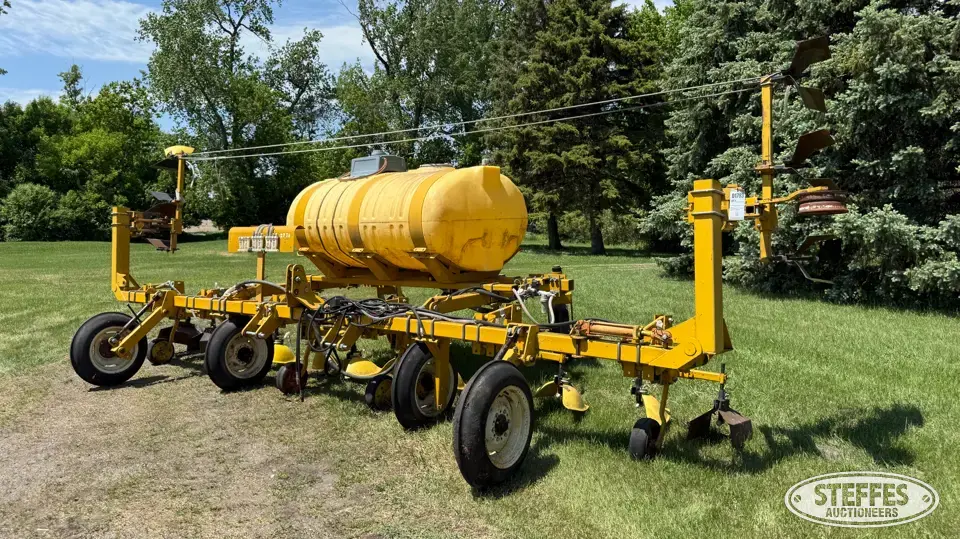 Alloway row crop band sprayer Pull-Type Sprayer