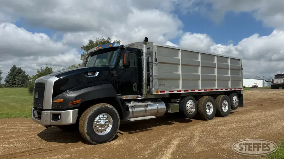 2013 CAT CT660 Grain Truck